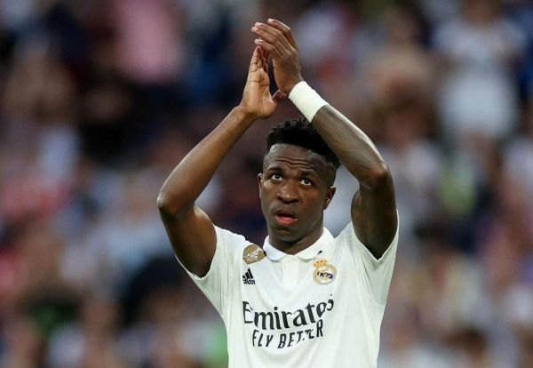 رفع العقوبة عن فينيسيوس وإغلاق مدرج لفالنسيا في المستايا