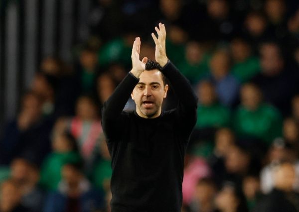 بعد الخسارة أمام فياريال.. تشافي يقرر مغادرة برشلونة نهاية الموسم